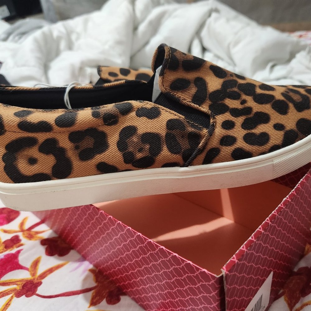 Target Leopard slipon size 11 NWT